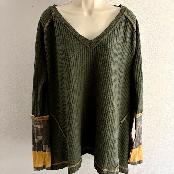Free People Tops - Free People Starlight Thermal Tunic Small Olive Waffle Knit Camo Cuff Oversized